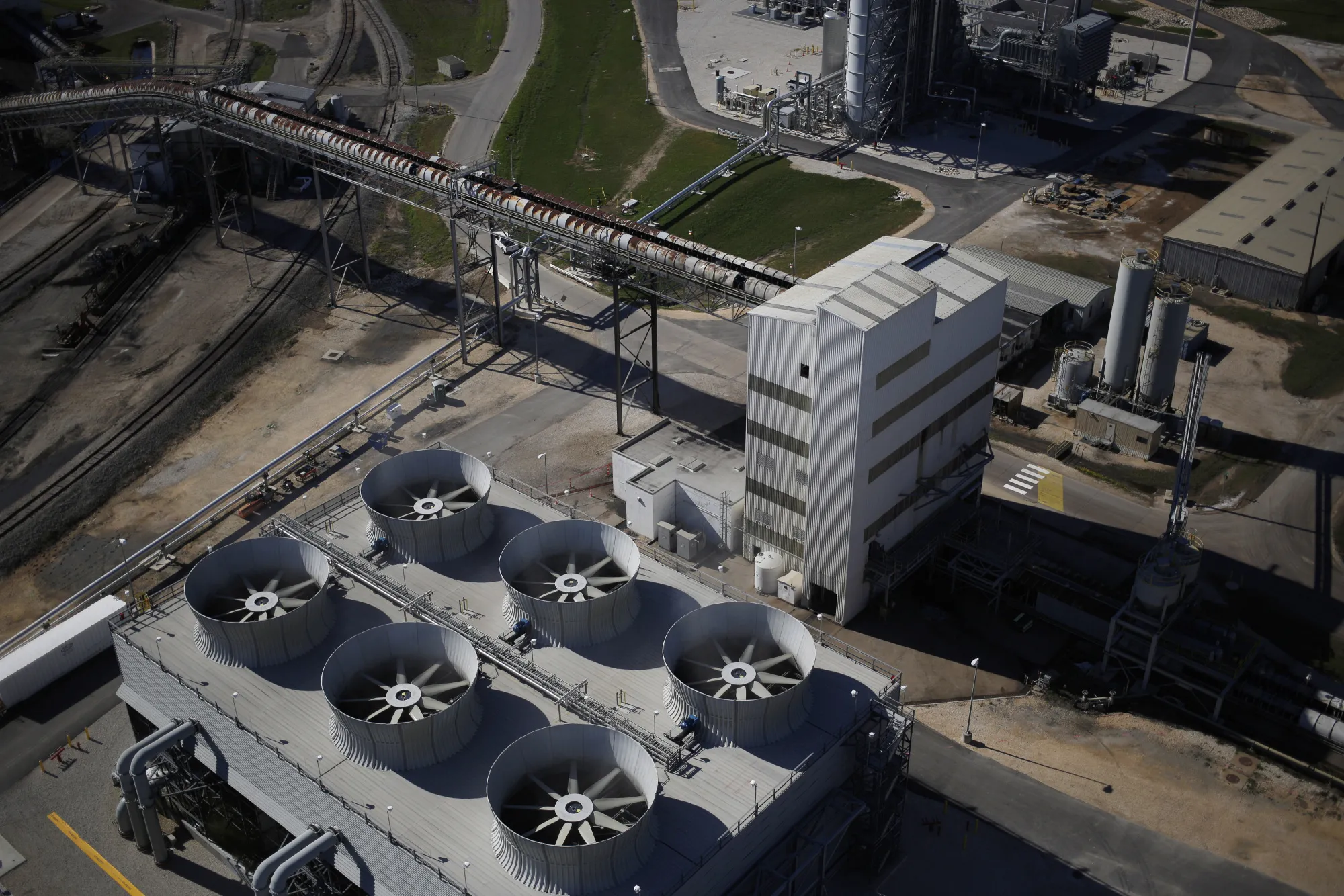 Equipment installed as part of the Petra Nova Carbon Capture Project in Thompsons, Texas in&nbsp;2017.&nbsp;
