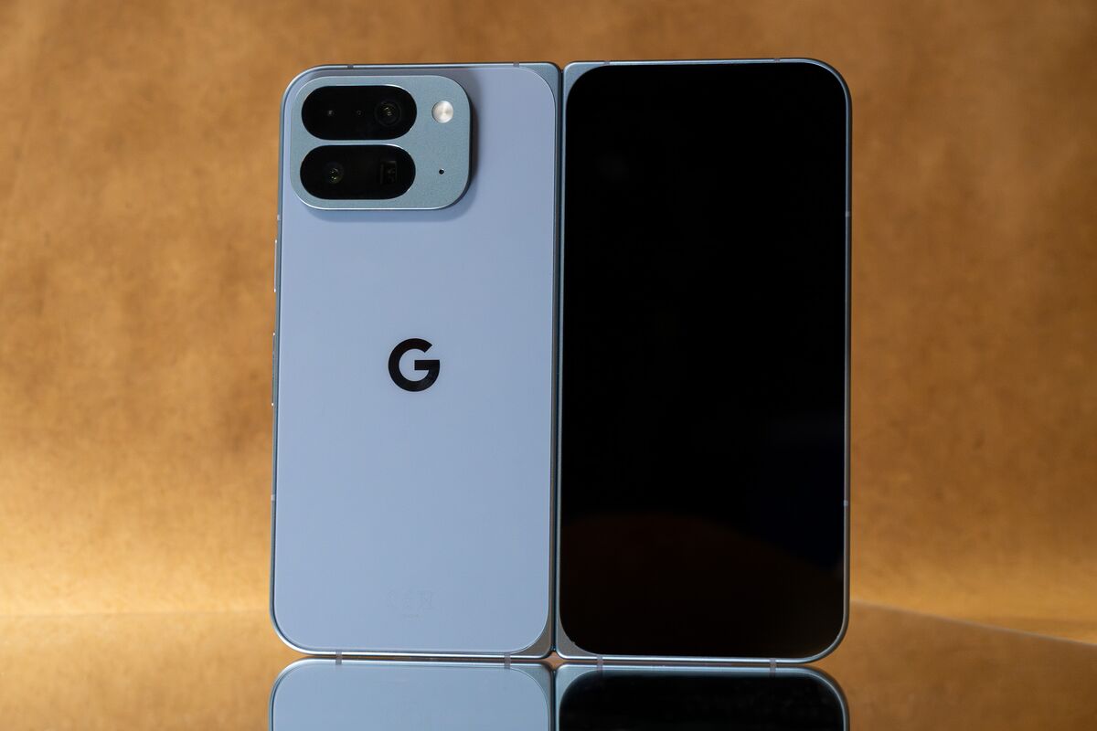 Google’s New Foldable, Smartwatch Emphasize AI Rather Than Hardware Changes