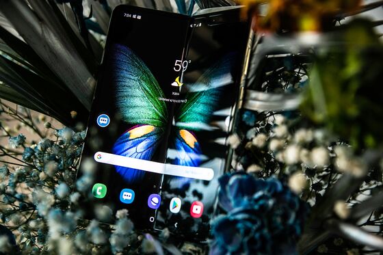 Samsung to Delay Launch of Galaxy Fold Phone, WSJ Reports