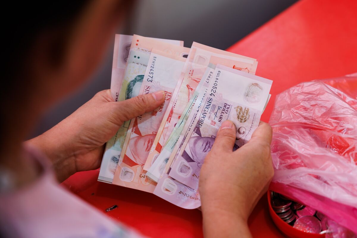 Singapore Dollar May Outperform Peers as Yuan Link Deepens