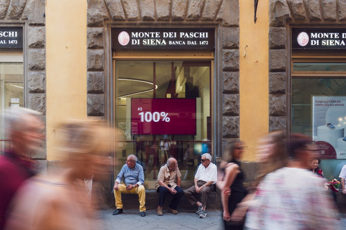 Intesa Investors Back Share Issue to Finance Monte Paschi Bid