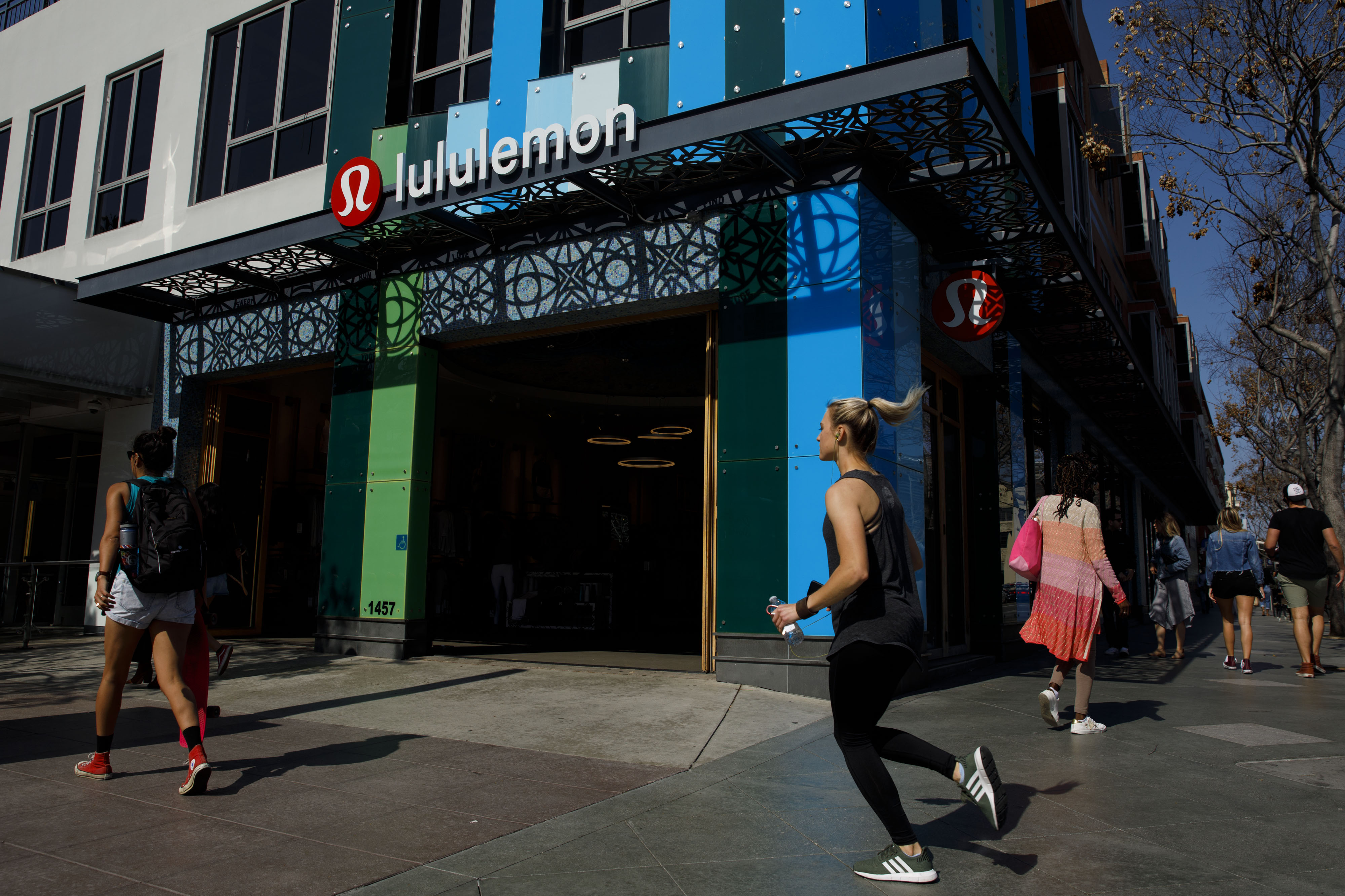 Lululemon Athletica Inc. (LULU) Stock Will Stay Stuck in Its Comfort Zone