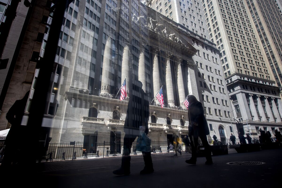 ブルームバーグのニュース記事「米地銀株急落、トレーダーの不安反映－まず売って理由は後で考える」の画像
