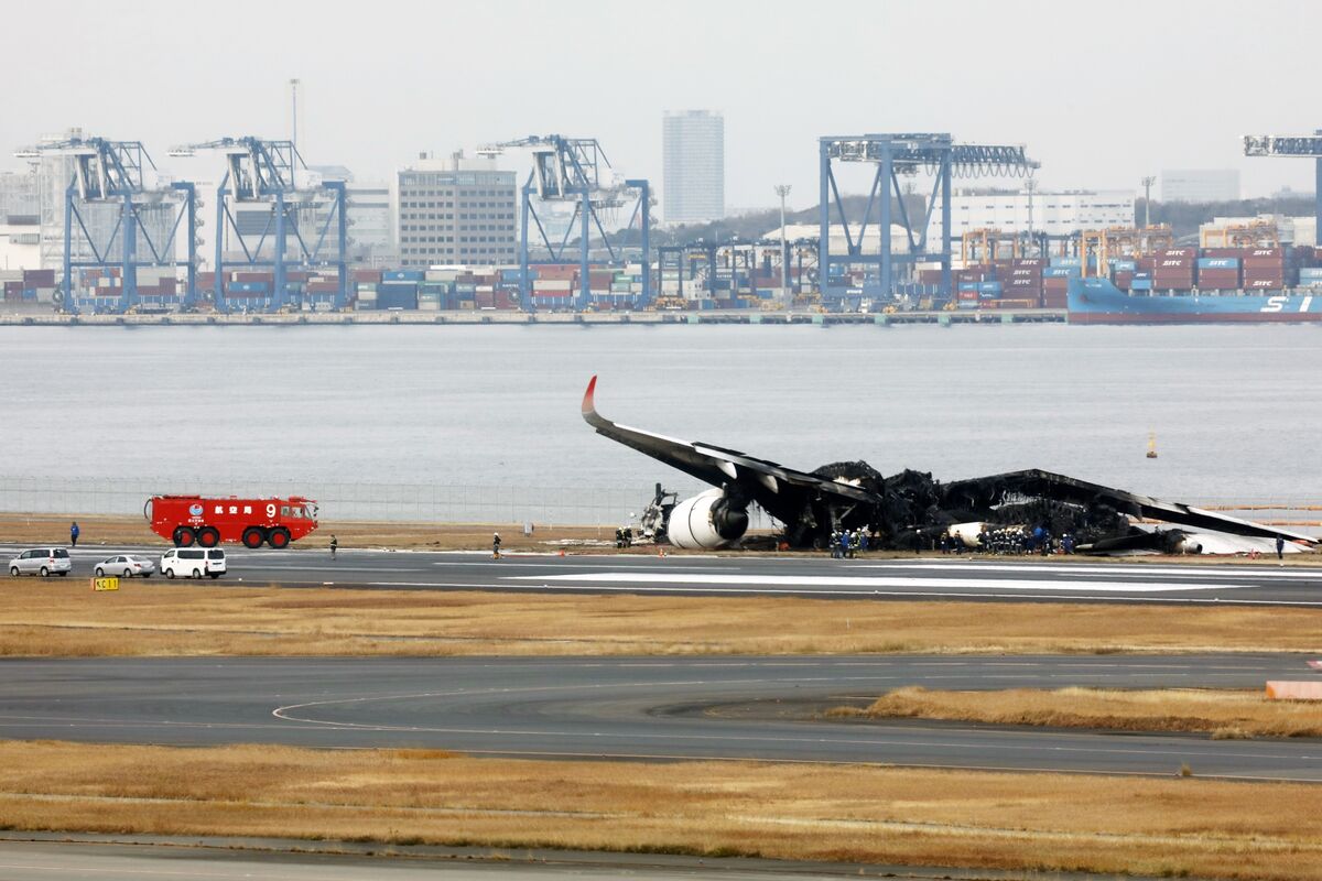 日本航空墜落事故：炭素複合材料航空機の構造がテストされる