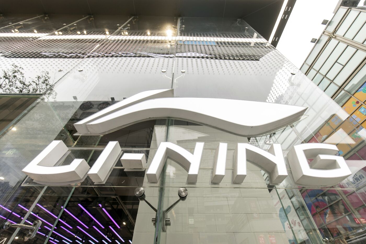 China Top Sportswear Maker Li Ning Slumps Anew to Start 2024 - Bloomberg
