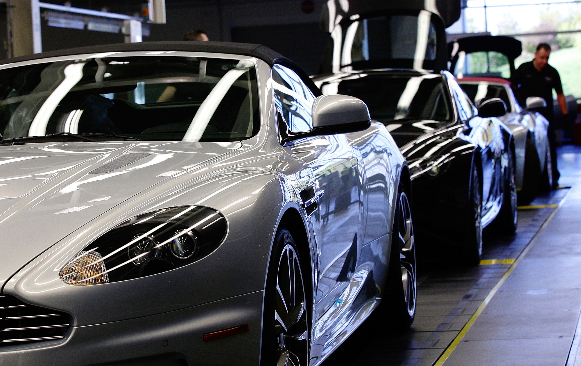 Aston Martin Gets Lift from Investindustrial, Kuwait - Bloomberg