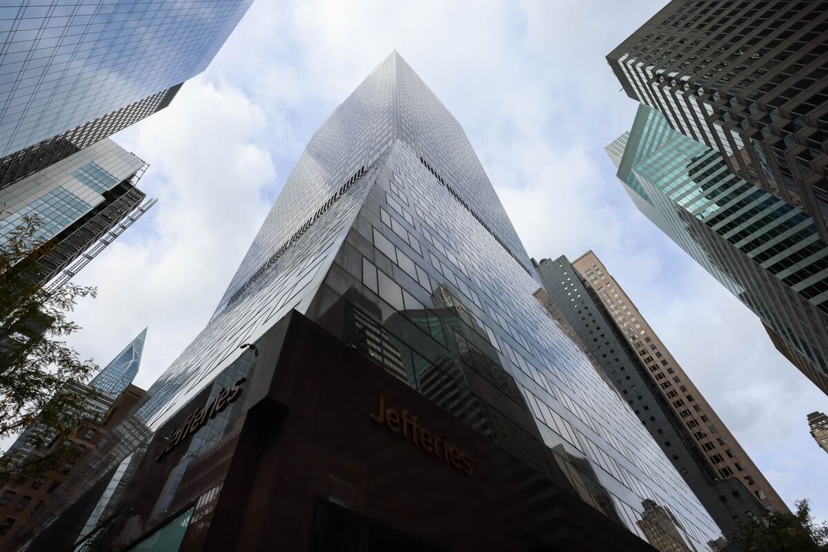 Ex-Jefferies Banker Charged With Insider Trading by UK Watchdog