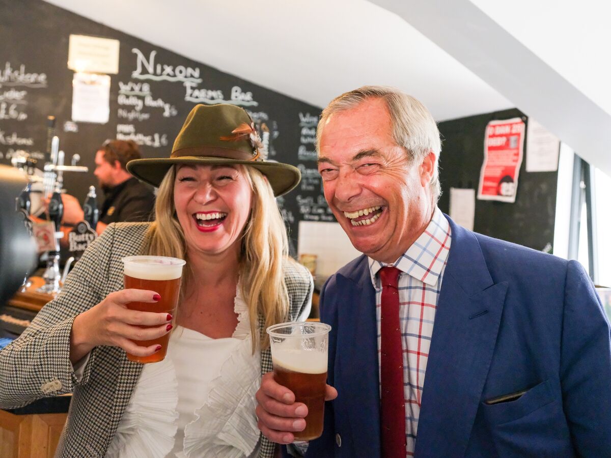 Farage Dogged by Restive Right While Courting Britain’s Middle