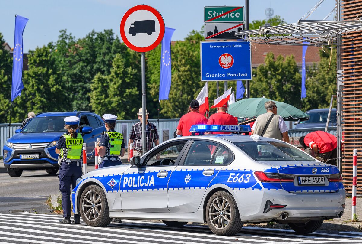 Polish Border Checks Start as Migration Piles Pressure on Tusk