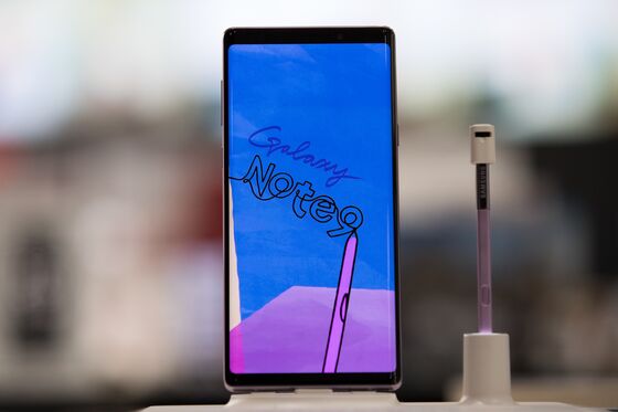 How the iPhone Xs Max Compares to Samsung’s Galaxy Note 9