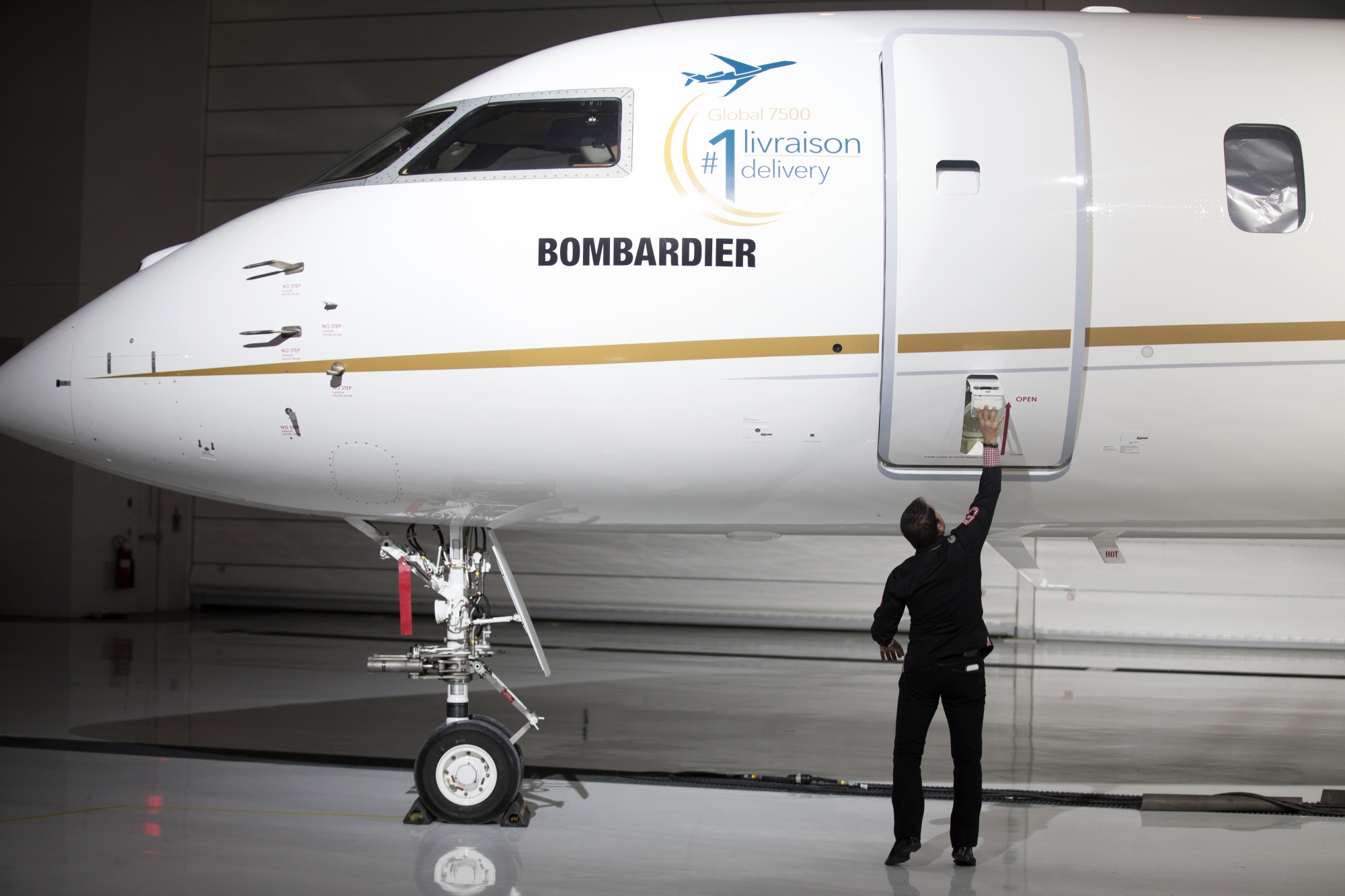 Bombardier Borrows 750 Million in Boosted JunkBond Offering Bloomberg