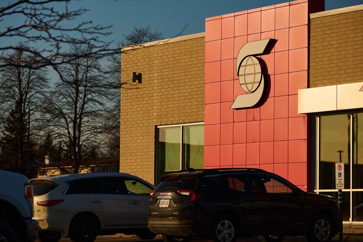 Scotiabank Loan Loss Provisions Rise as Canadian Economy Weakens Bloomberg