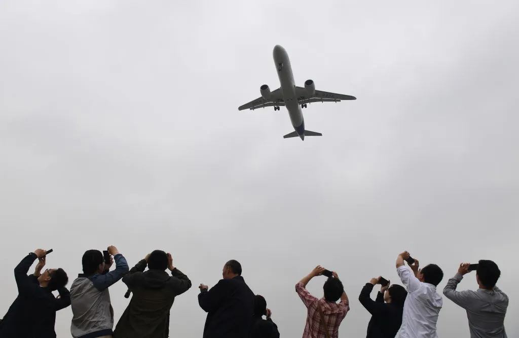 Spectators at the C919's maiden flight.

