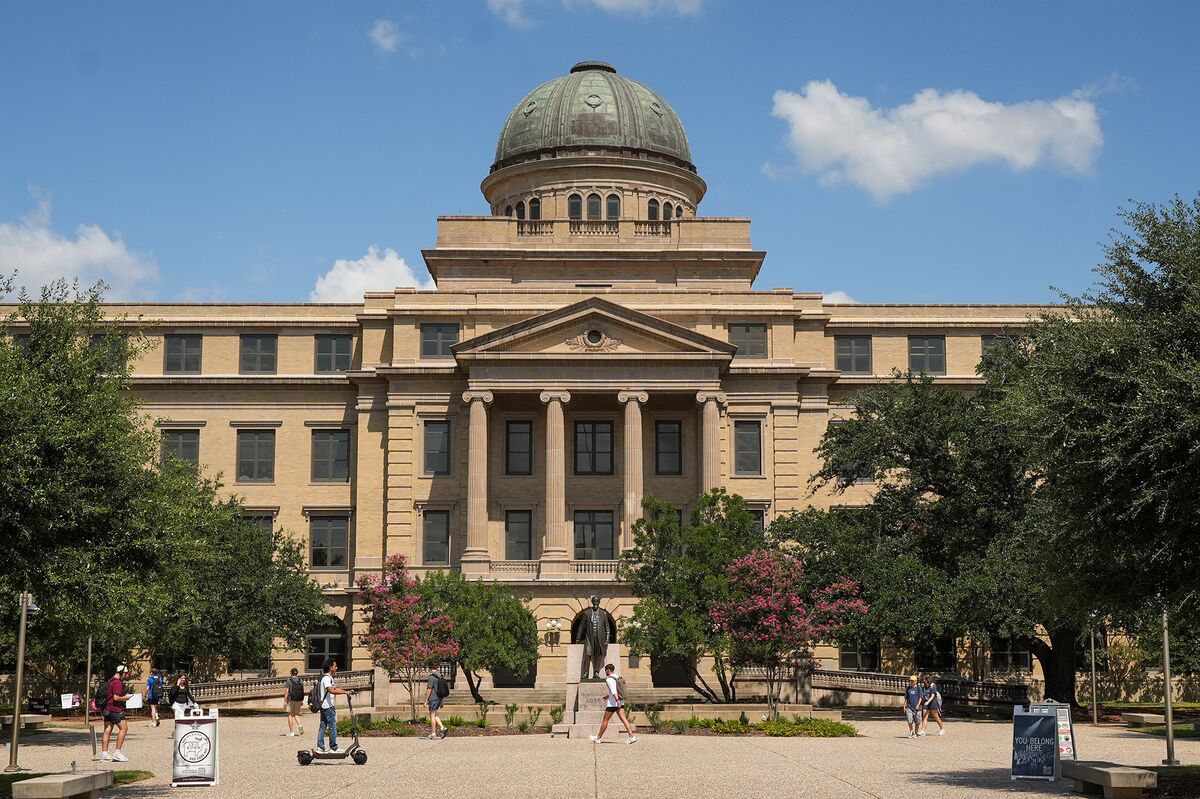 bloomberg.com - Joe Lovinger - Texas A&amp;M Board Tightens Rules on Race, Gender Instruction