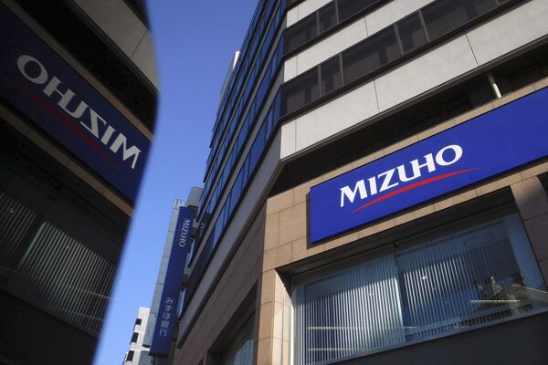 Mizuho Buys ?Safe? Assets to Cut Damage If US Soft Landing Fails