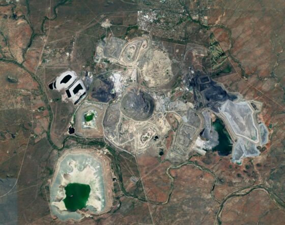 South Africa Unions Decry Fatalities as Six Die at Copper Mine
