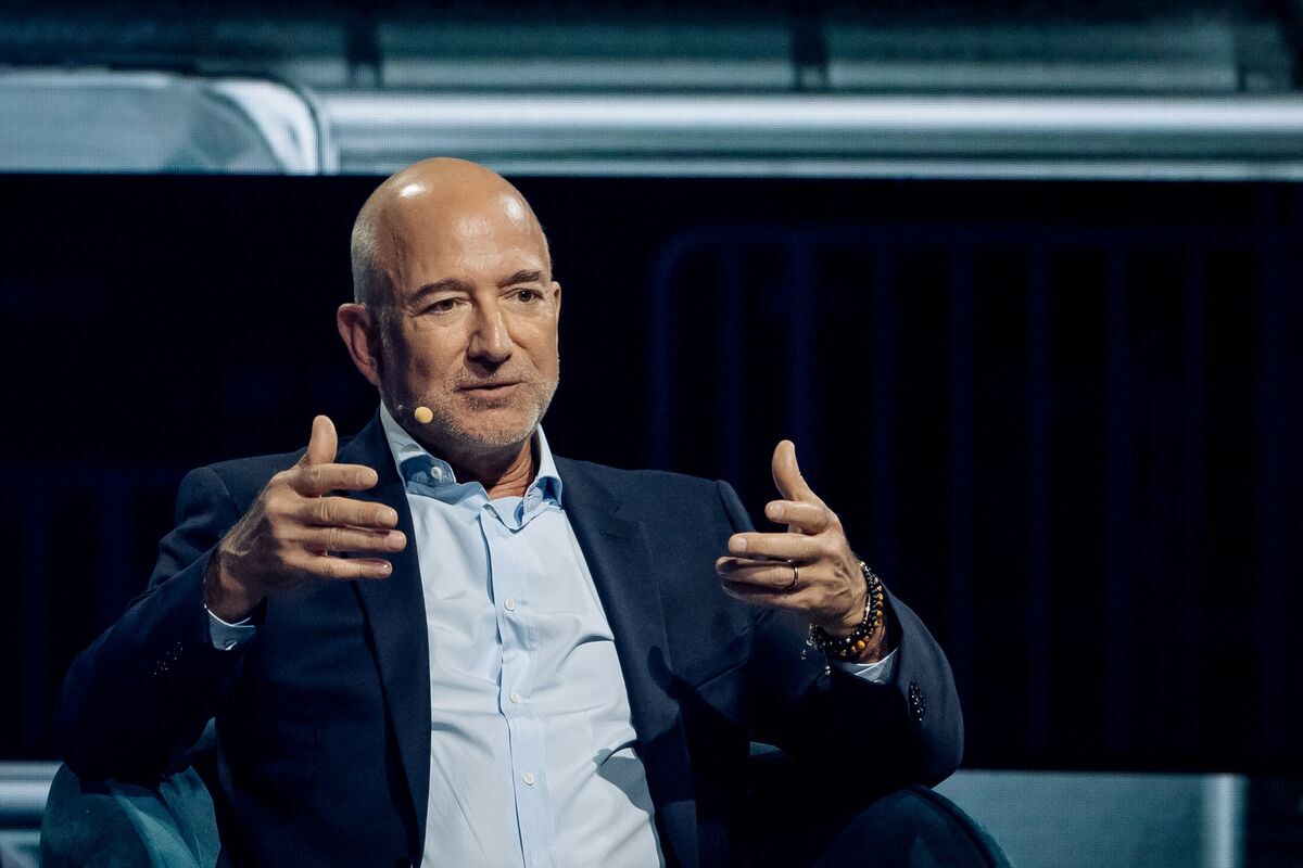 Jeff Bezos Nears $10 Billion Funding for AI Lab, FT Says