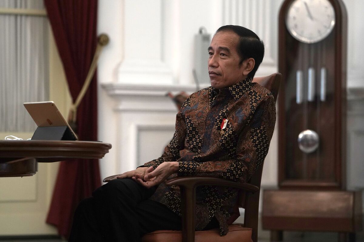 Indonesia S Jokowi Dismisses Term Extension Plan As Thousands Set To Protest Bloomberg