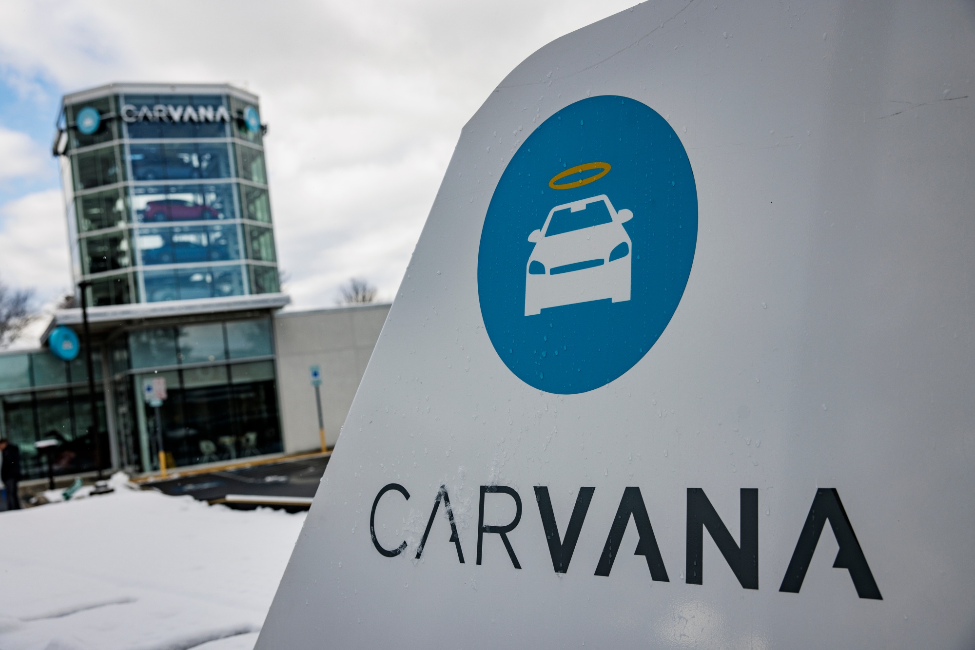 Carvana (CVNA) Surges as UsedCar Retailer’s Profit Tops Estimates Bloomberg
