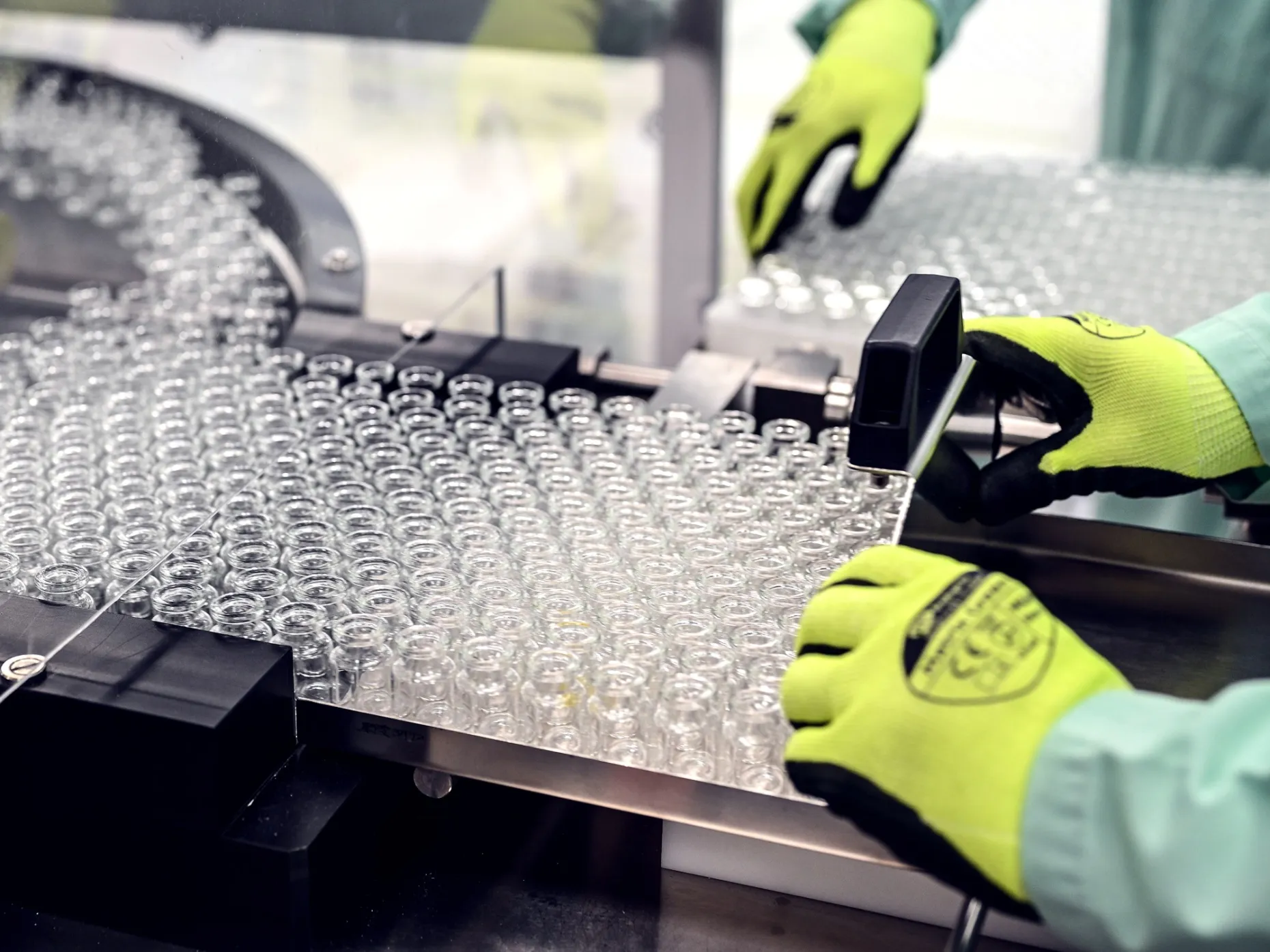 ITALY-HEALTH-VIRUS-SCIENCE-TECHNOLOGY-PHARMACEUTICALS-VACCINE-MA