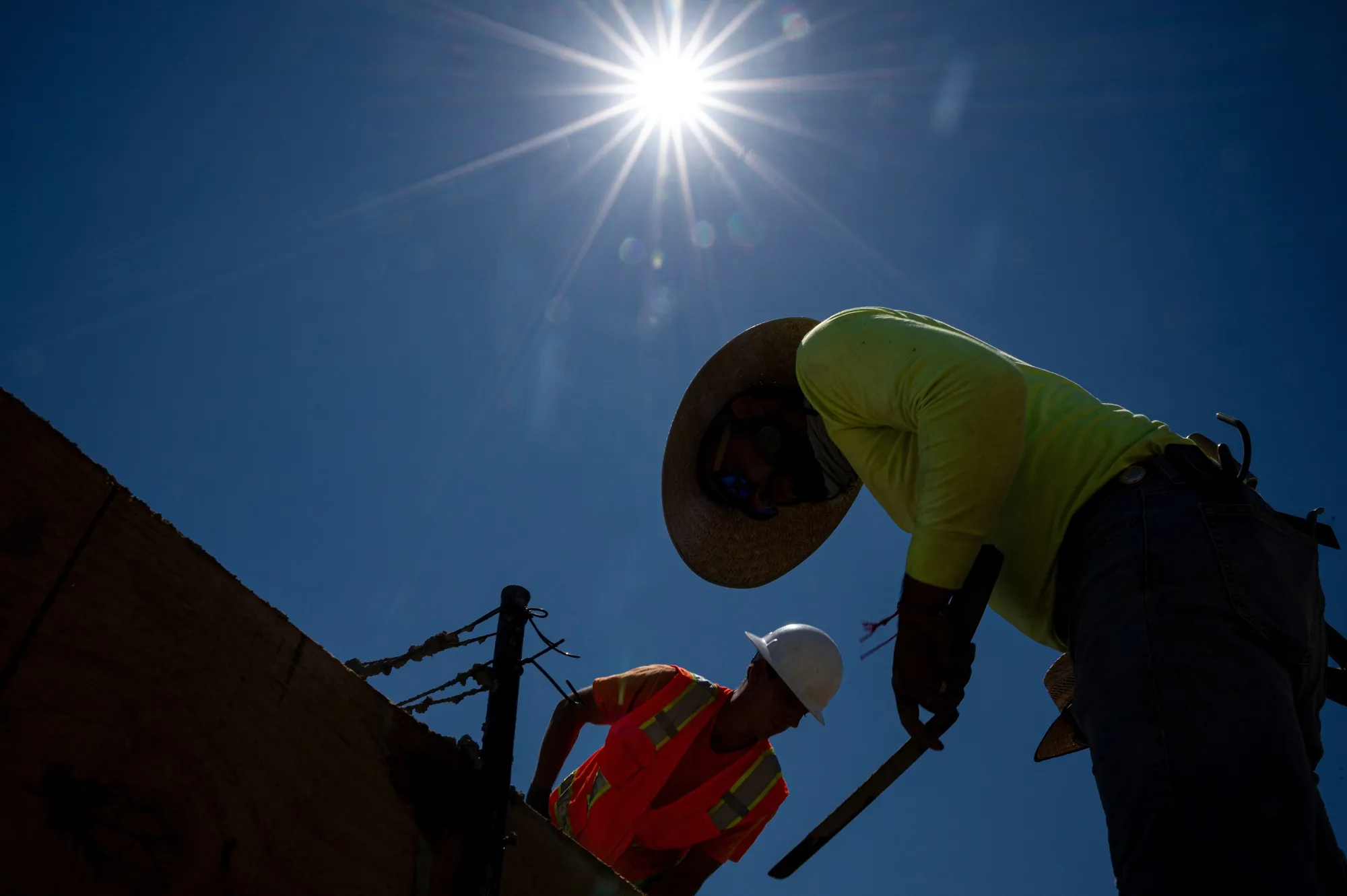 PG&E Cuts Power To 2,000 As Extreme Heat Bakes California