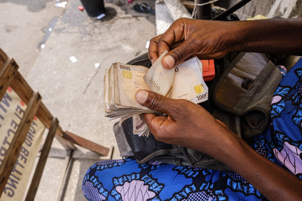 Naira Plunge Pushes Top Nigerian Miller to First Loss Since 2019 - Bloomberg