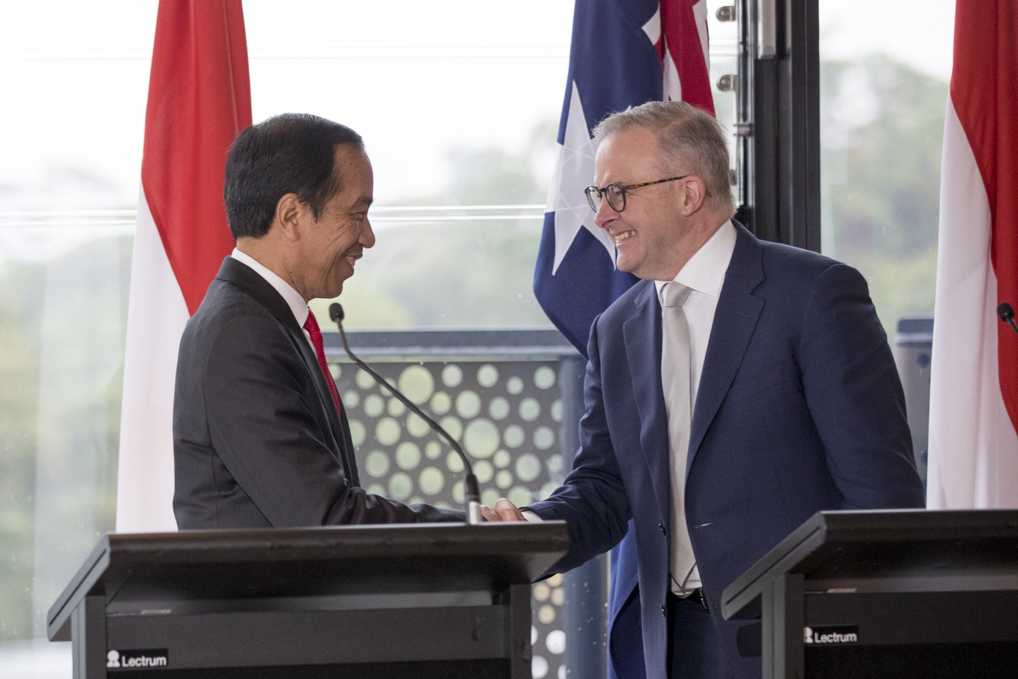 Australia, Indonesia Unveil Visa, Climate Pacts as Leaders Meet - Bloomberg