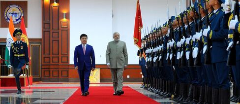 Indian Prime Minister Narendra Modi and Kyrgyz Prime Minister Temir Sariev walk past a guard of honor during a welcoming ceremony in Bishkek, Kyrgyzstan on July 11, 2015.