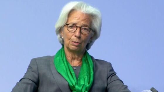 Euro-Area Economy Closer to ECB’s Worst-Case Estimates, Lagarde Says