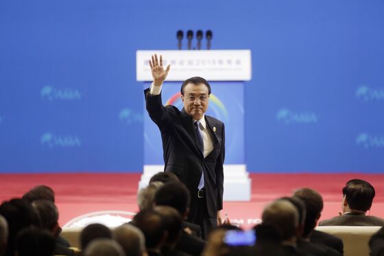 China’s Li Sees Sound Economy at Home, Risk of Downturn Abroad