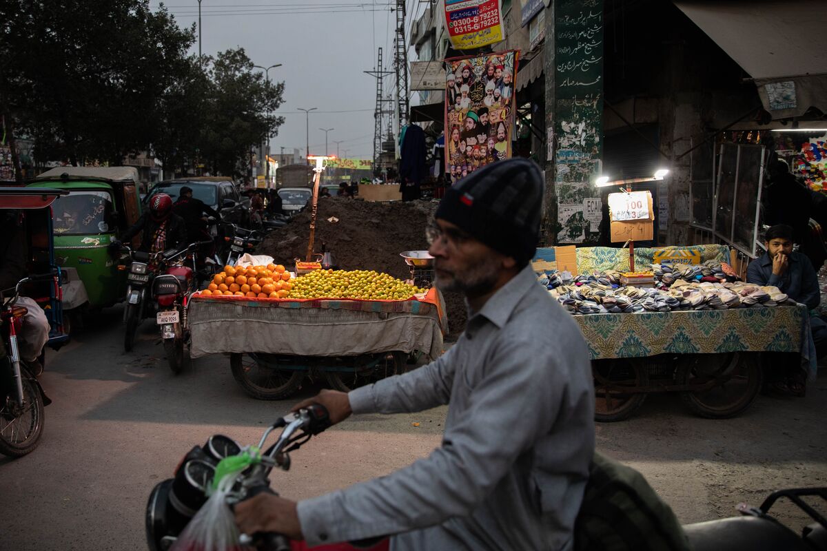 Pakistan Restores Electricity After Blackouts Left Millions Without ...