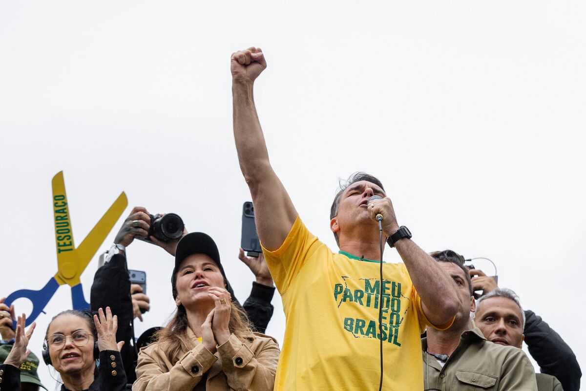 Bolsonaro Ties Lula as Brazil Court Crisis Energizes Right