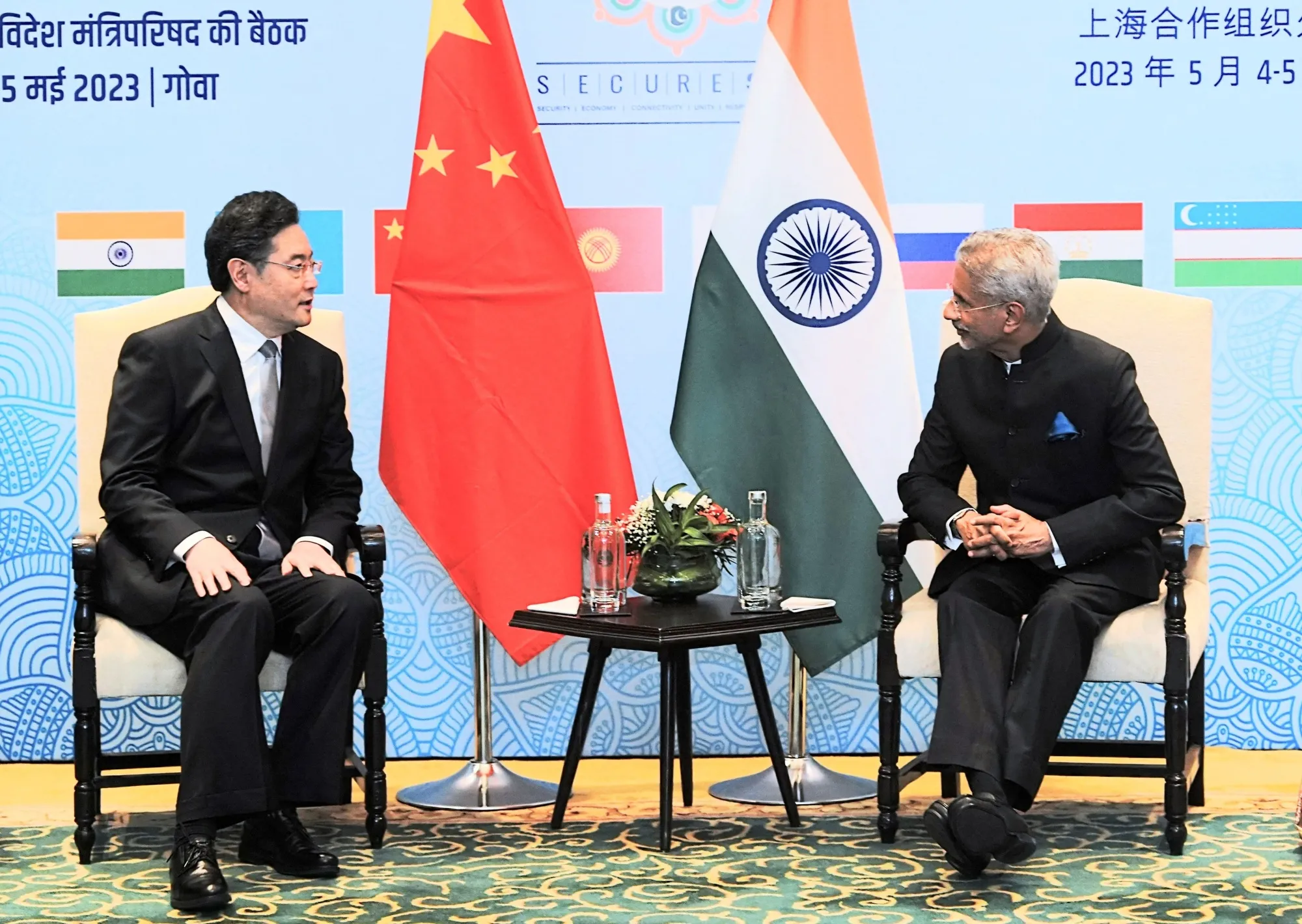 Subrahmanyam Jaishankar, right, with Qin Gang.