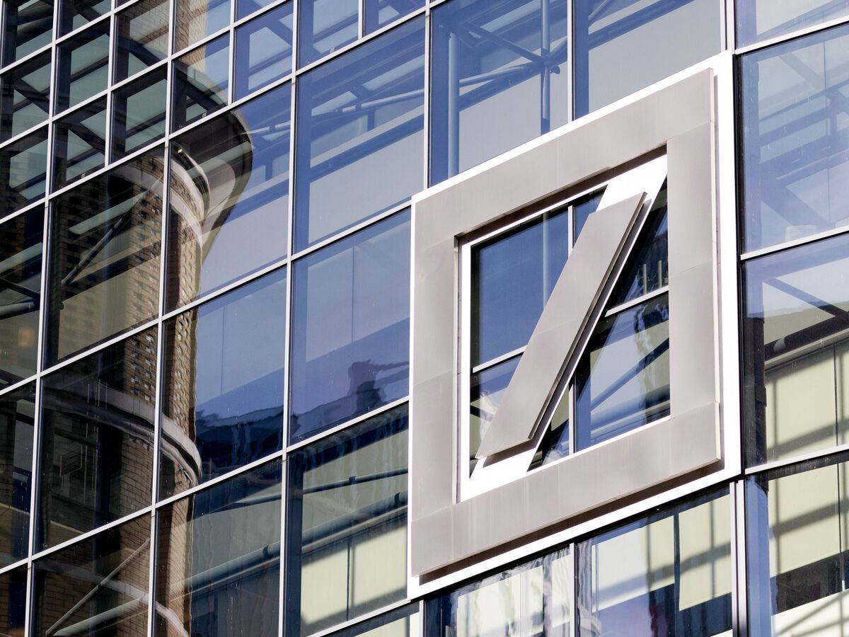 Deutsche Bank hält sich zurück, während Unicredit ein Auge auf die ...