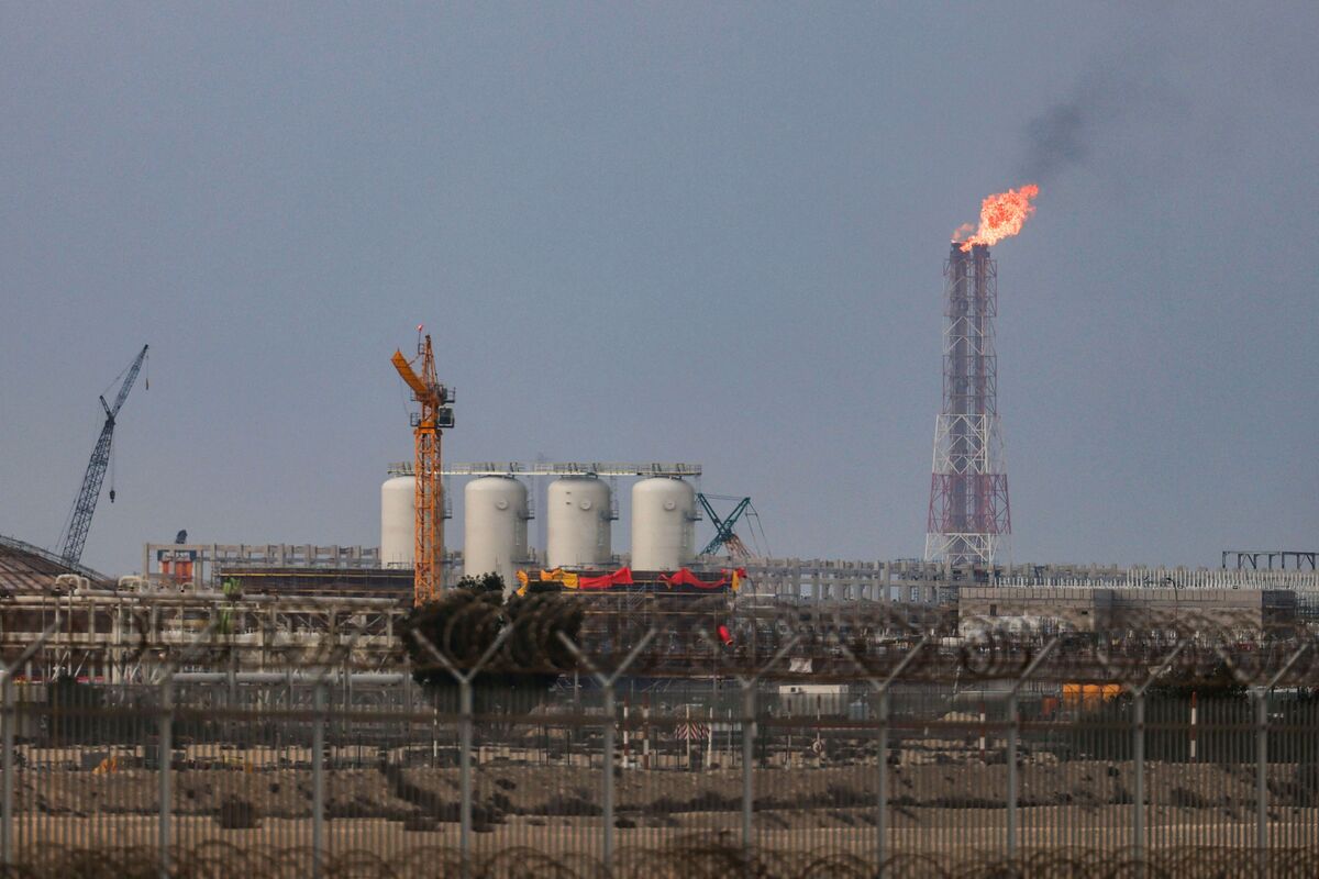 bloomberg.com - Paul Burkhardt - How the Iran War Is Disrupting Global Oil and Gas Supply