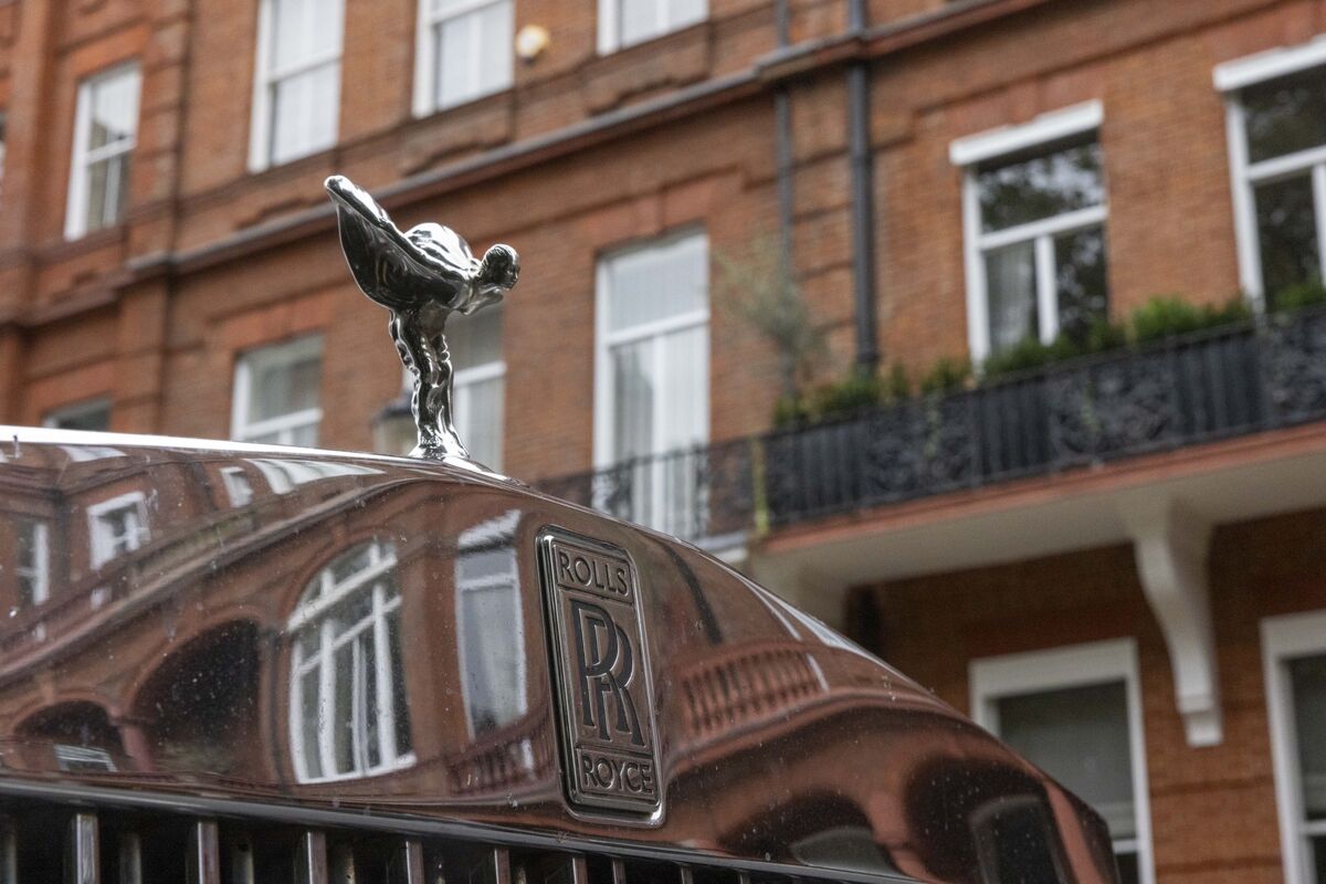 Can a £25 Million London Palace Sell on Instagram, or Is Caché King?