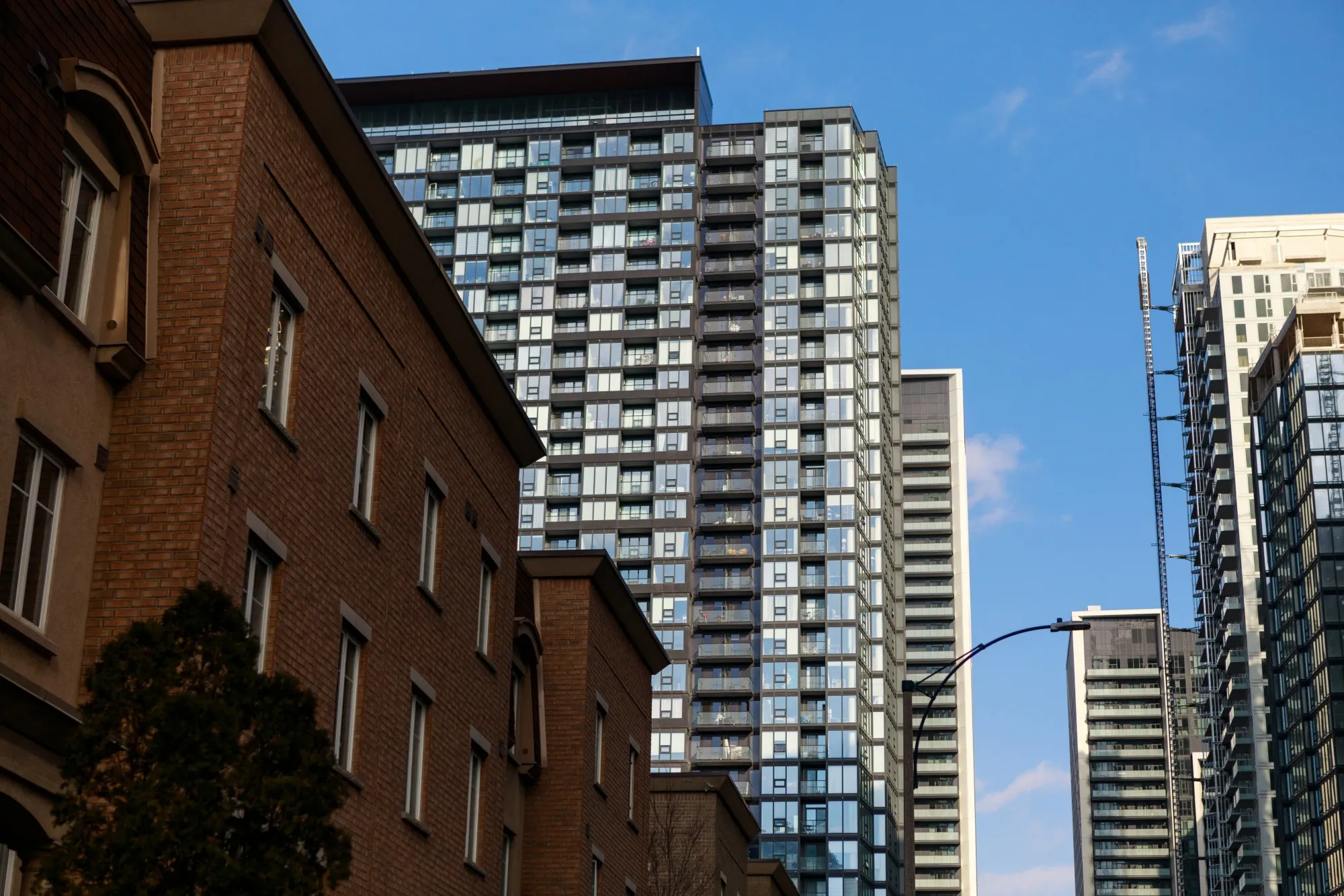 Average home prices in Toronto breached the C$1 million mark for the first time in February.