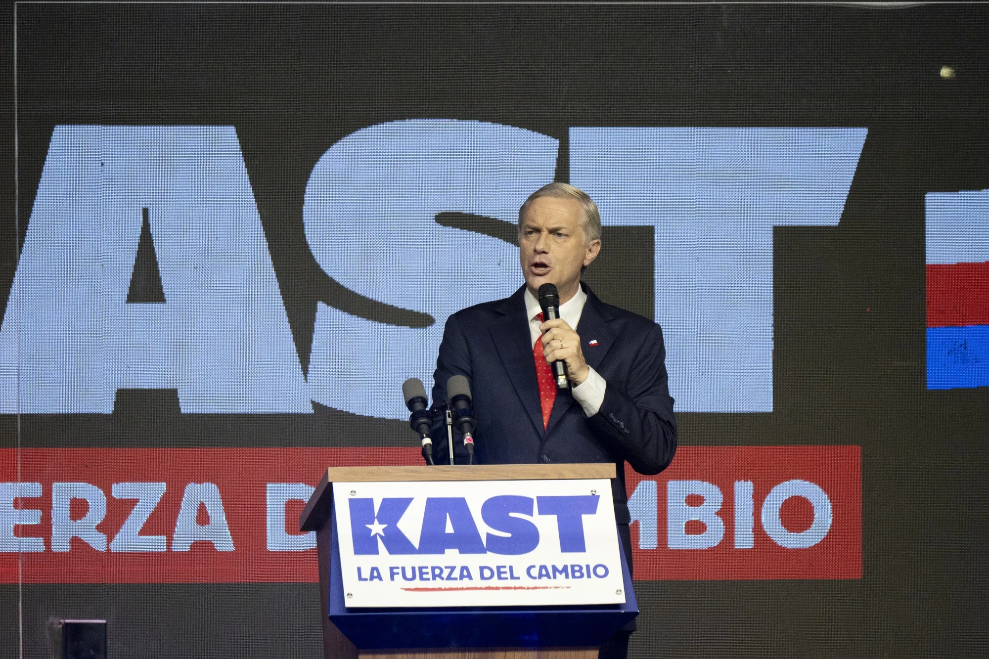 José Antonio Kast durante un mitin electoral en Chile el domingo 16 de noviembre de 2025.