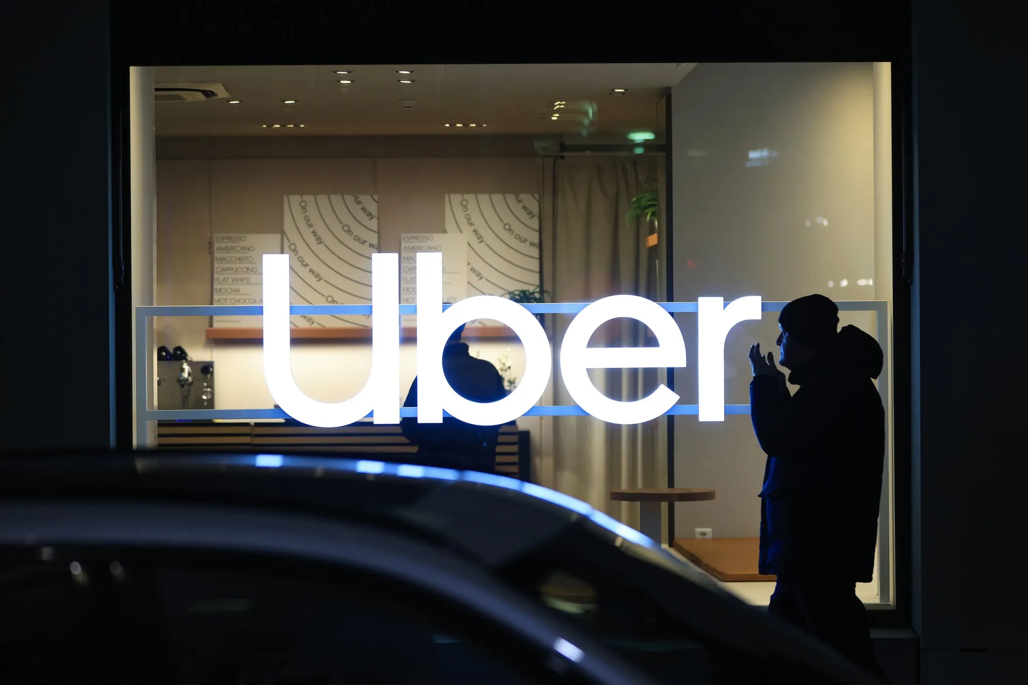 ウーバーはロボタクシー巡る不安払拭に躍起になっている