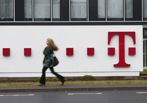 Deutsche Telekom Tops Sales Estimates as U.S. Client Exodus Ends