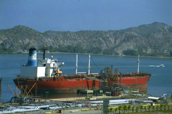 Doctored and Rebranded Oil Blacklisted by U.S. Winds Up in China