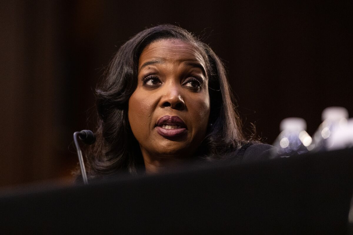Trump Makes New Push for Court Approval to Fire Fed’s Lisa Cook