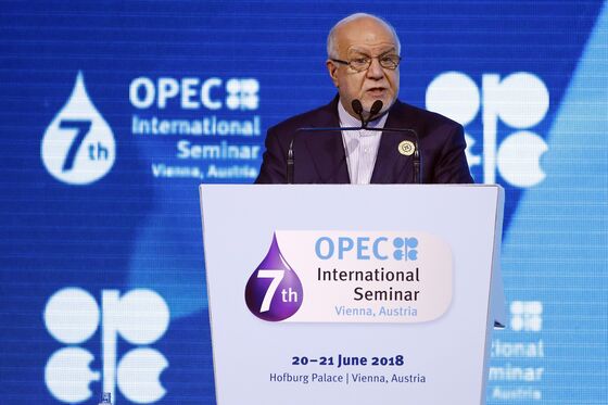 OPEC Works Toward Oil Deal as Iran Sounds More Conciliatory