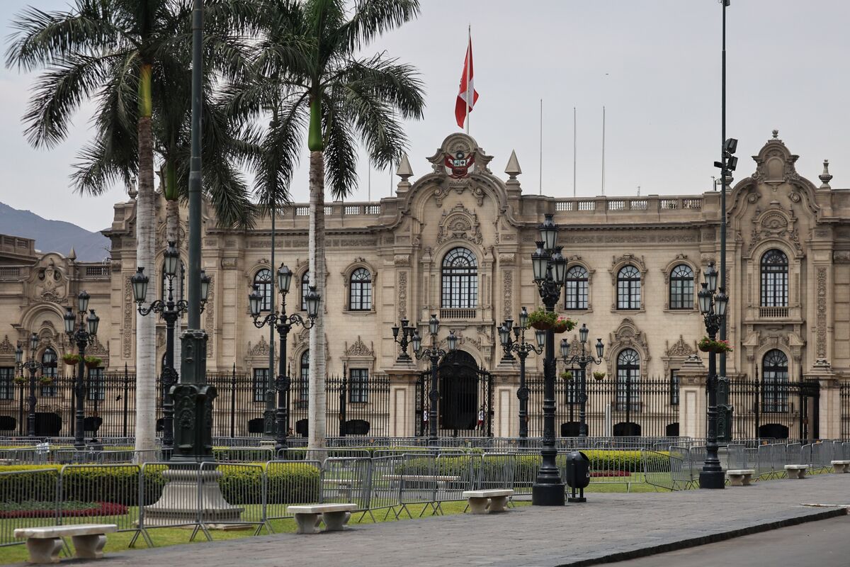 Peru President’s Ouster Splits Right-Wing Field Before Election
