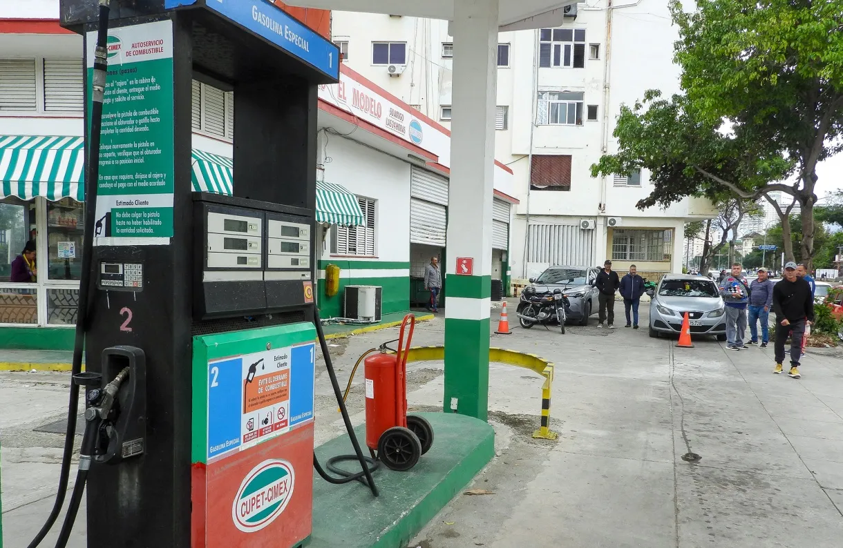 Vehicles wait in line to refuel at a gas station in Havana on Jan. 30.&nbsp;