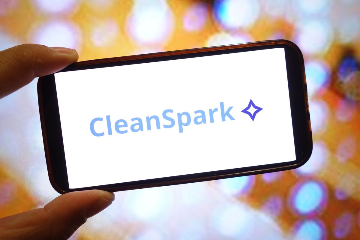 CleanSpark Expands Into AI Data Centers, Appoints Senior VP