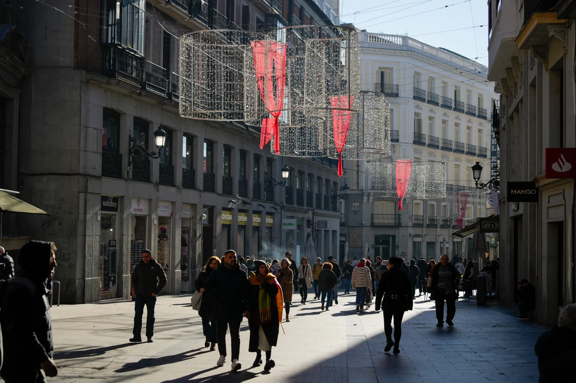 Shoppers&nbsp;in central Madrid, Spain, on Dec. 27.