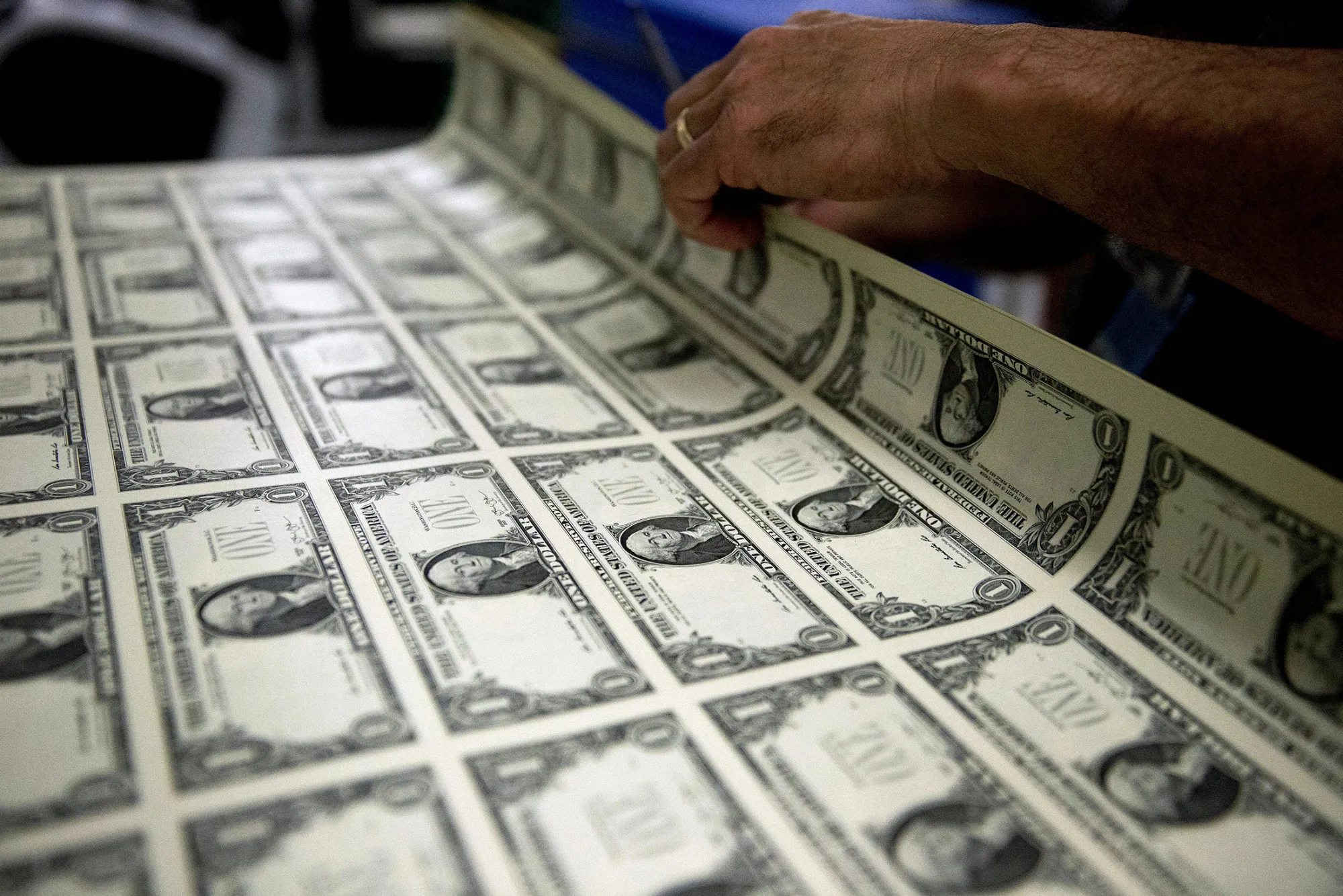 1501489676_DOLLARS_0001