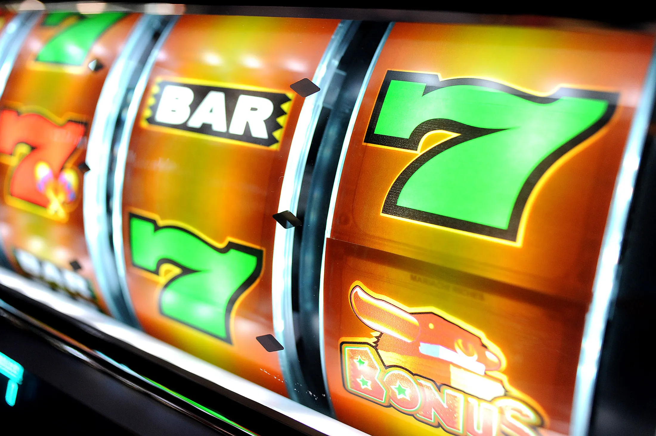 Hammond Faces U.K. Budget Defeat Over Gaming Machine Stake Limit
