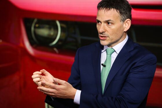 David Einhorn Says Tesla Resembles Lehman